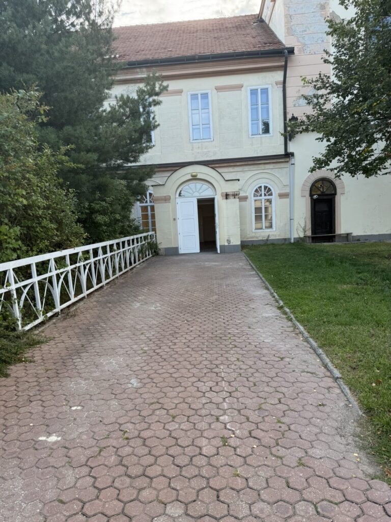Stěhujeme knihovnu na Březových Horách